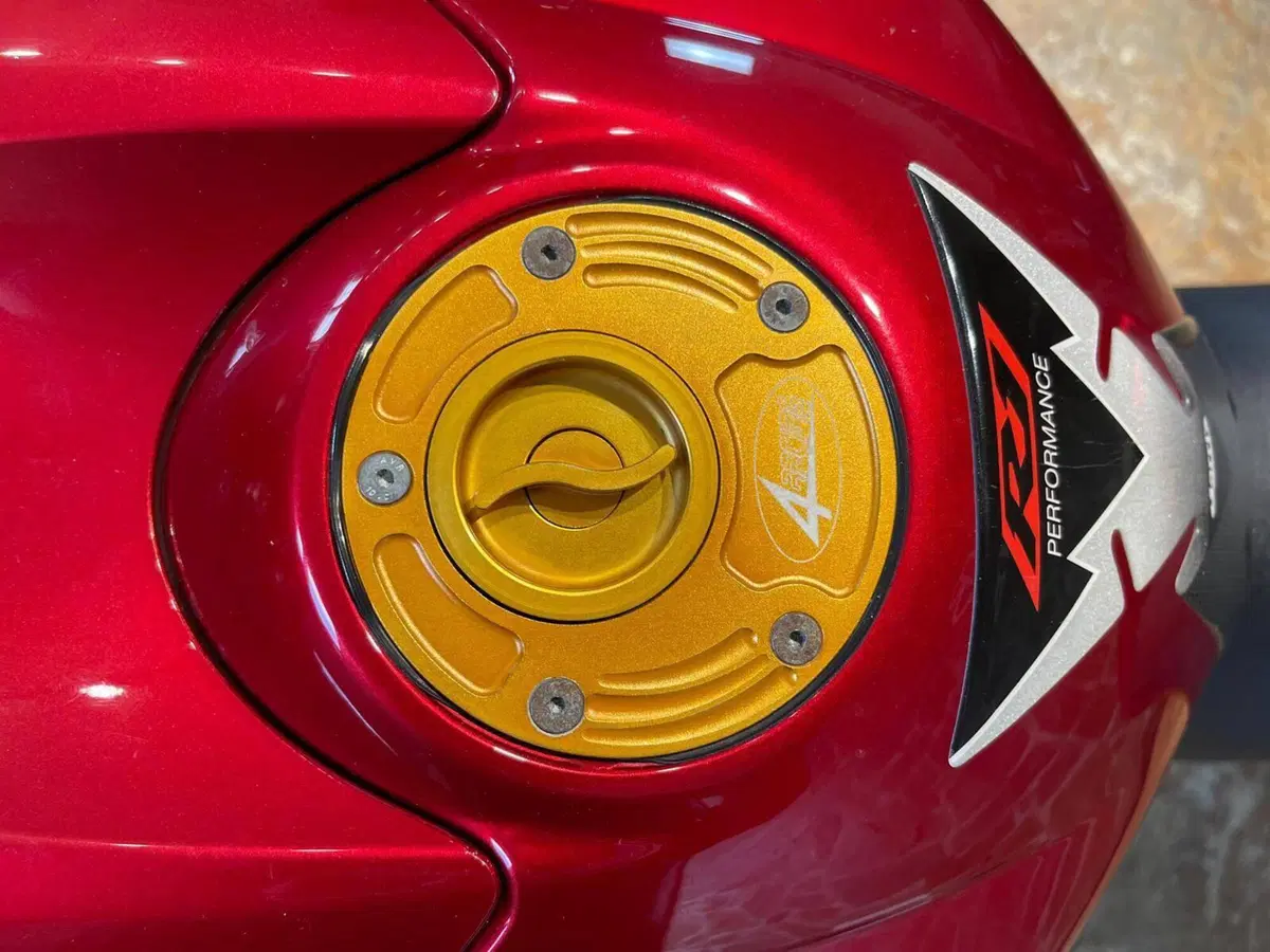 Yamaha YZF R1 (2004 - 05) (19)