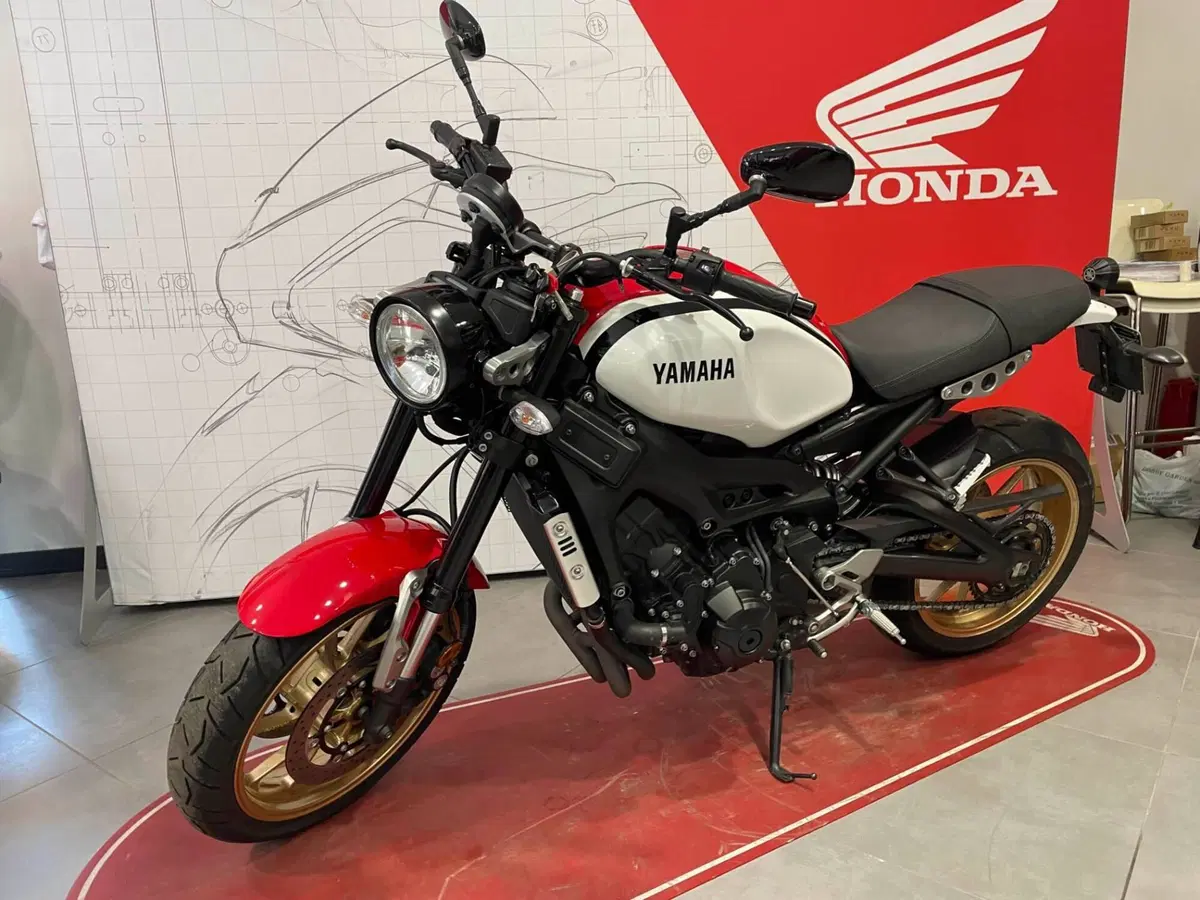 Yamaha XSR 900 ABS (2016 - 20) (3)