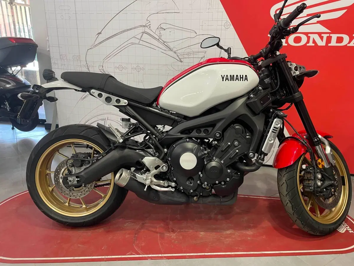 Yamaha XSR 900 ABS (2016 - 20) (4)