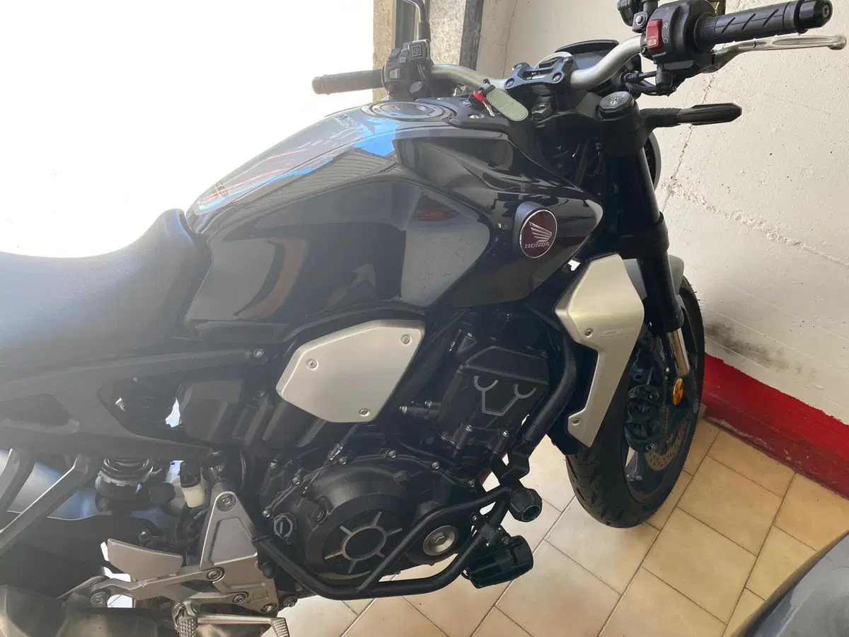Honda CB 1000 R Black Edition (2021 - 25) (12)