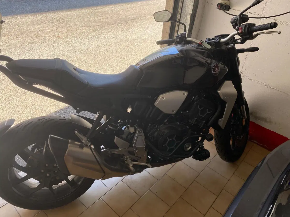 Honda CB 1000 R Black Edition (2021 - 25) (13)
