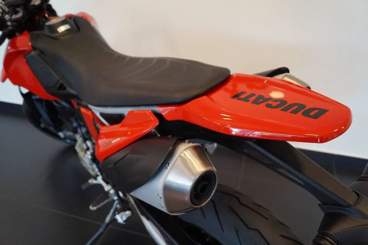 Ducati Hypermotard 698 Mono (2024 - 26) (5)