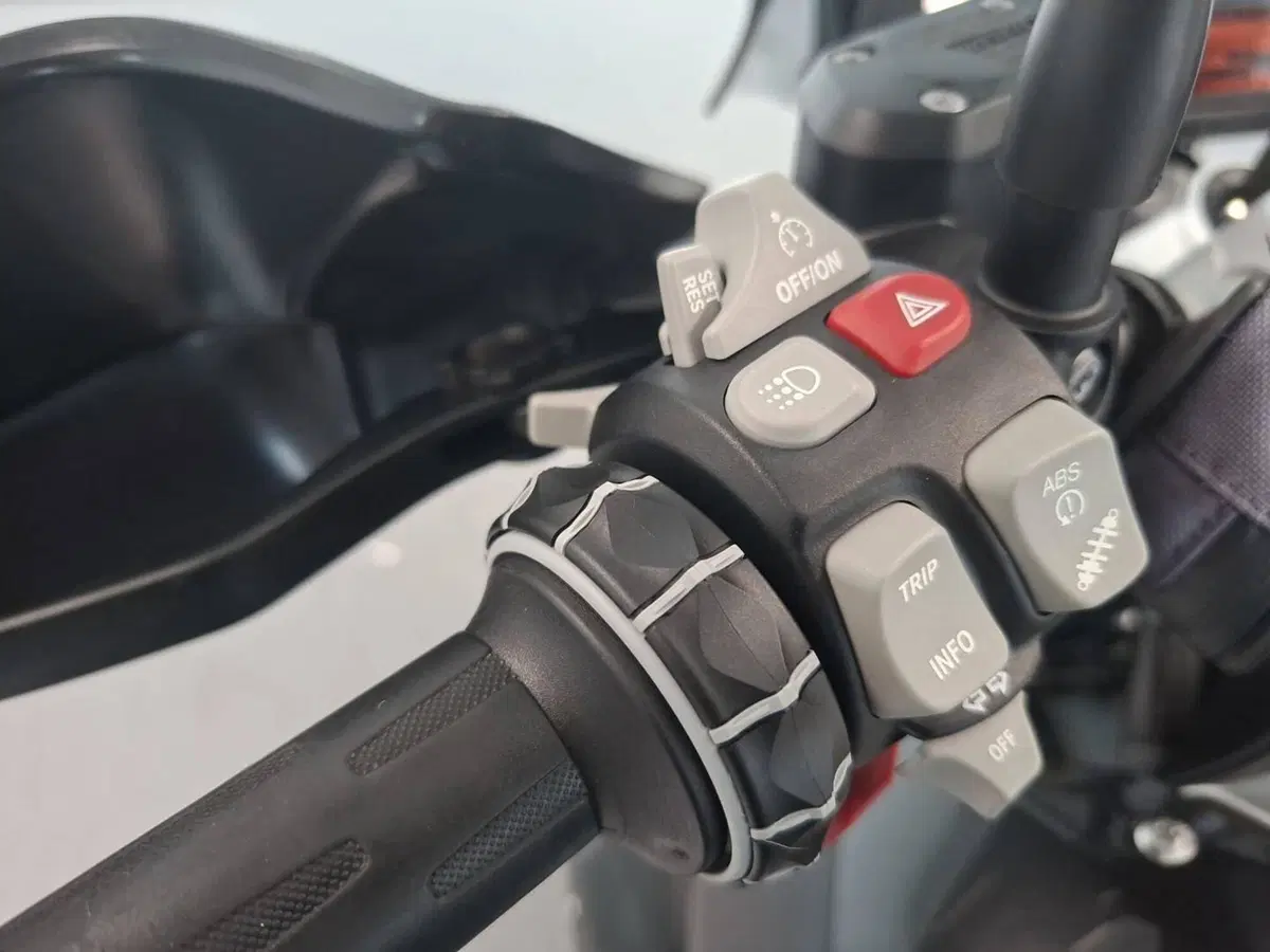 Bmw R 1200 R Black Edition (2017 - 18) (14)
