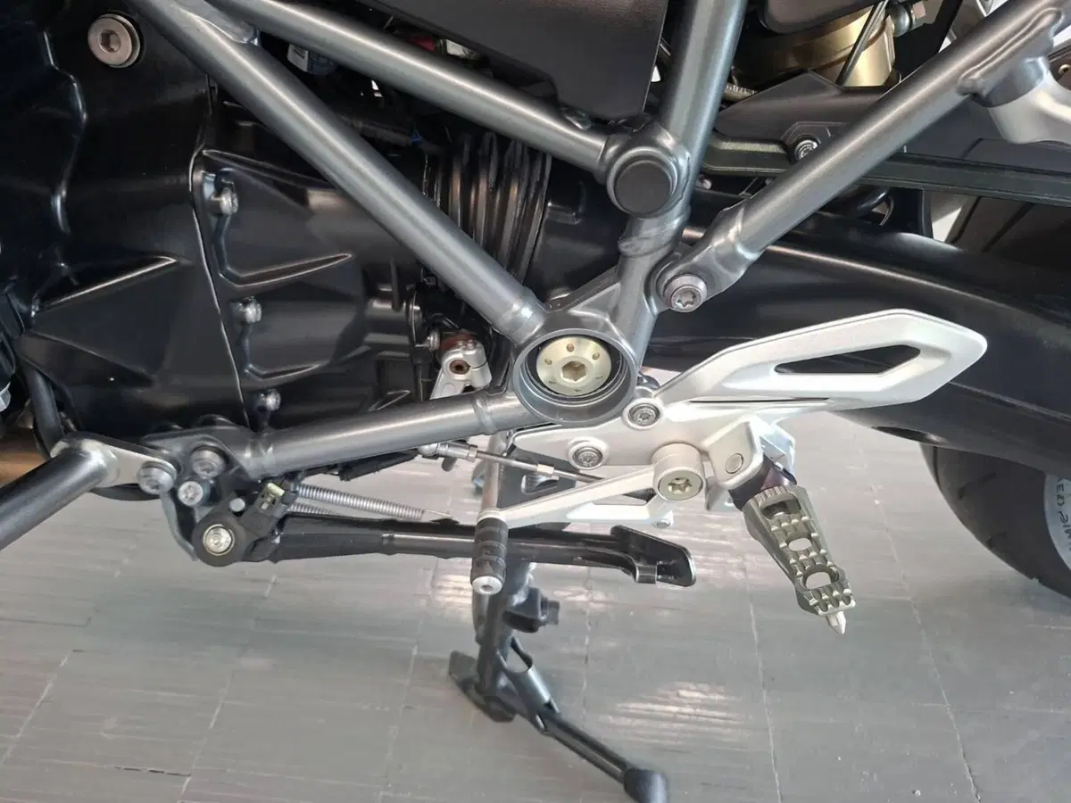 Bmw R 1200 R Black Edition (2017 - 18) (18)
