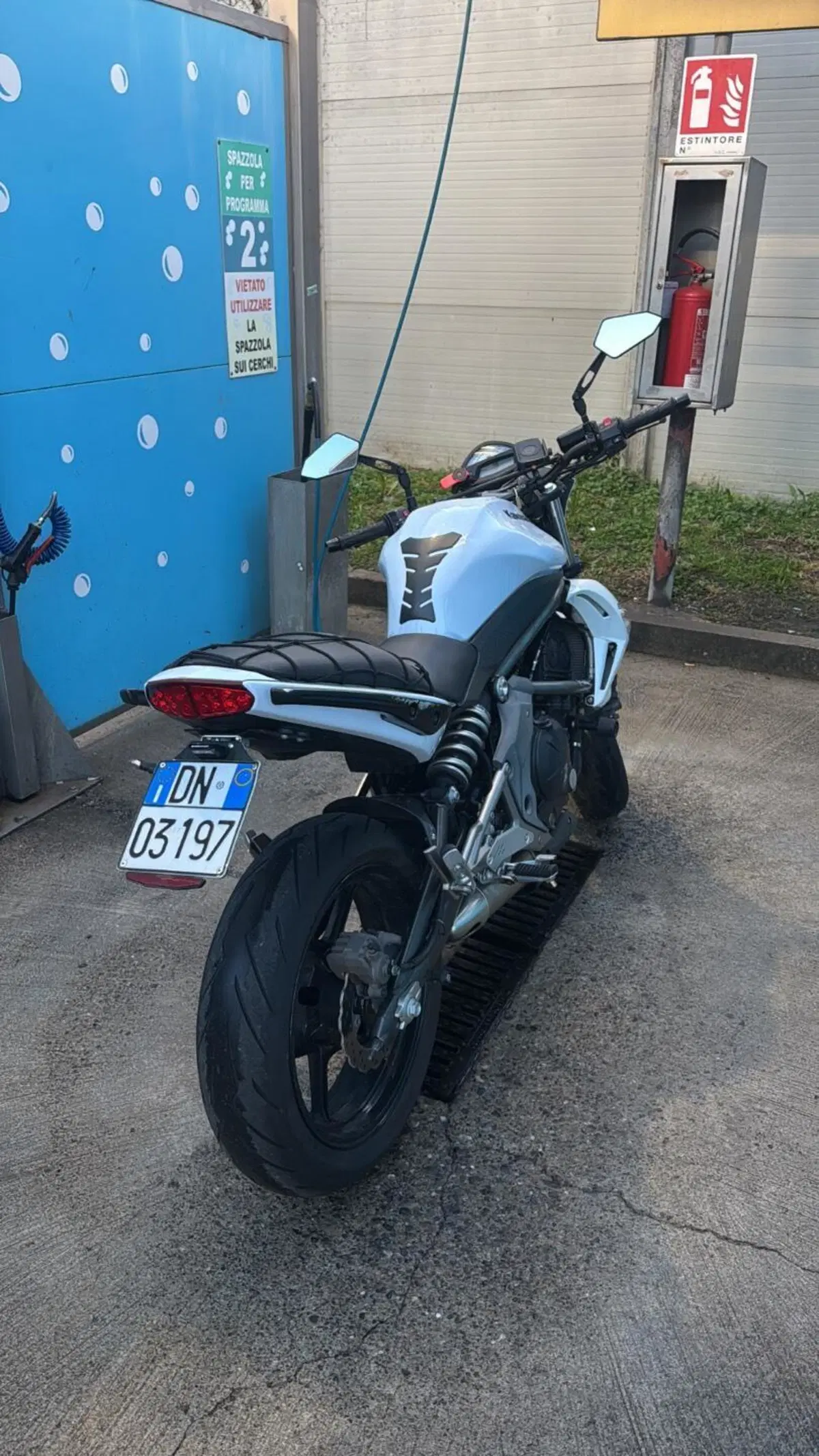 Kawasaki ER-6N (2009 - 11) (11)