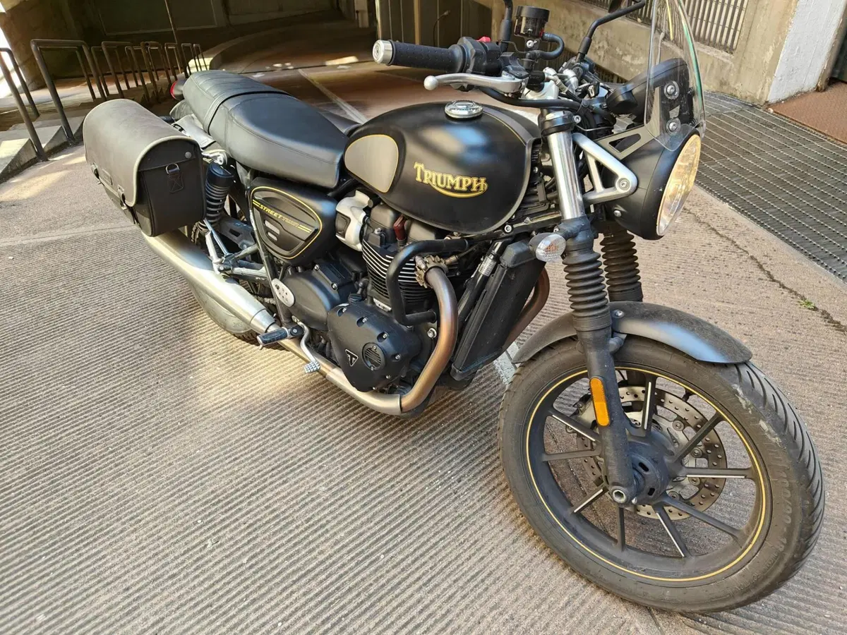 Triumph Street Twin 900 (2021 - 22) (4)