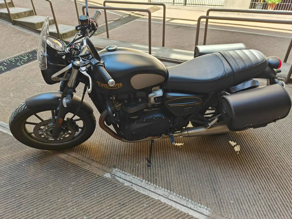 Triumph Street Twin 900 (2021 - 22) (5)