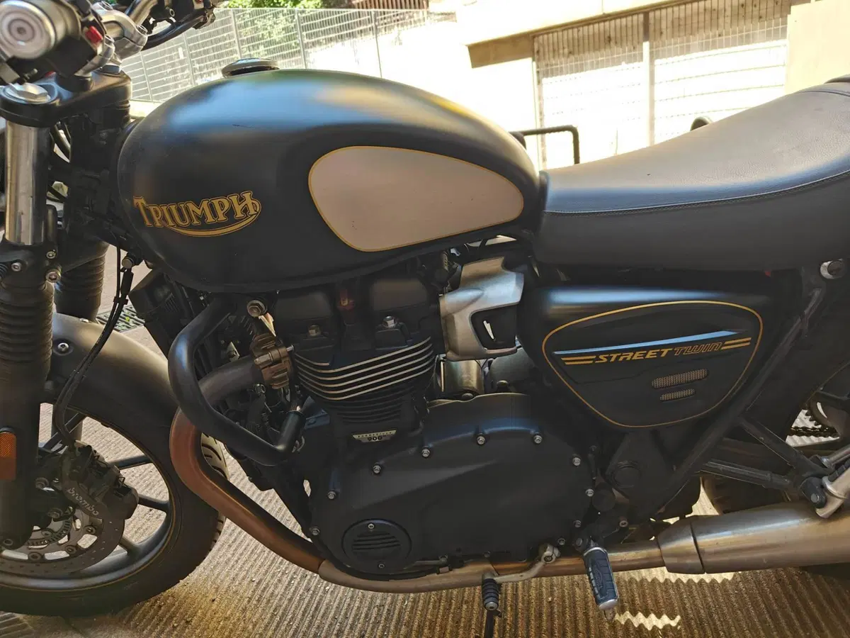 Triumph Street Twin 900 (2021 - 22) (6)