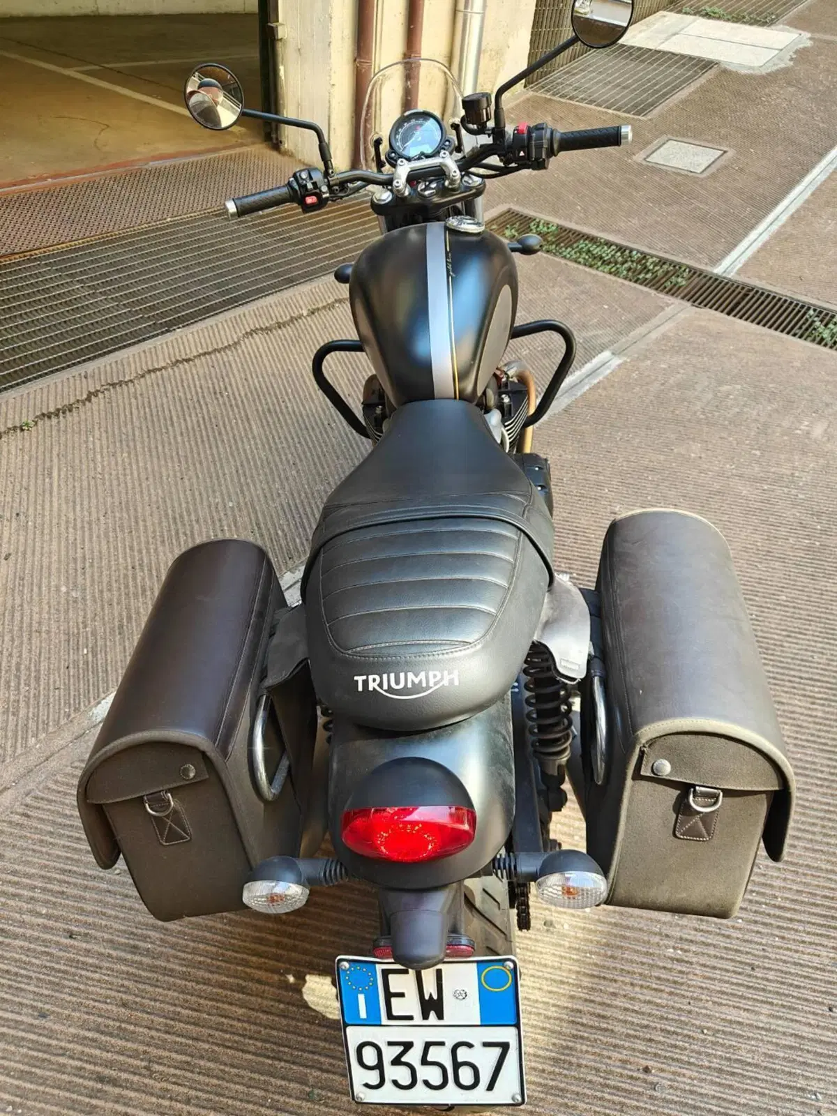 Triumph Street Twin 900 (2021 - 22) (7)
