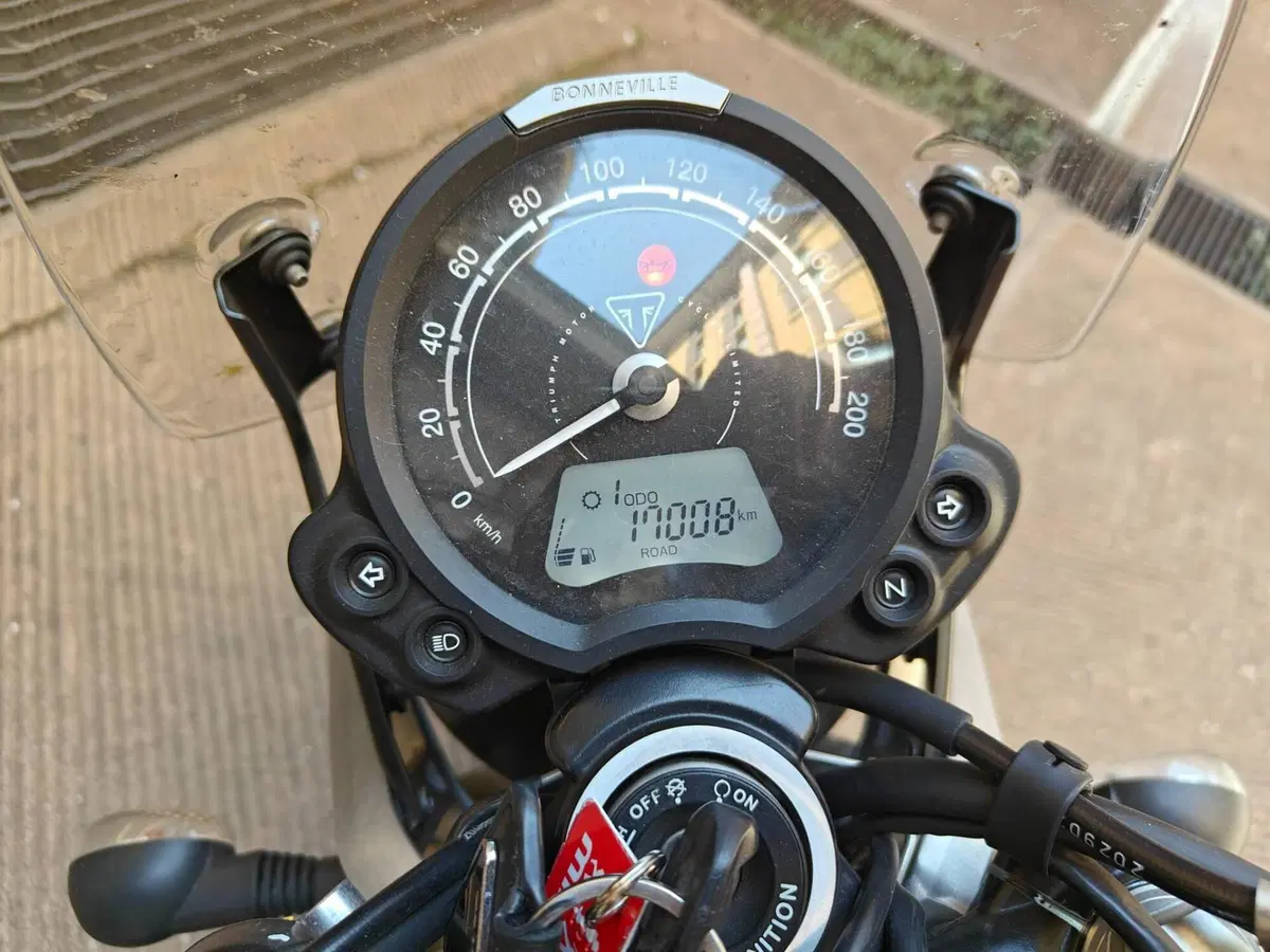 Triumph Street Twin 900 (2021 - 22) (9)