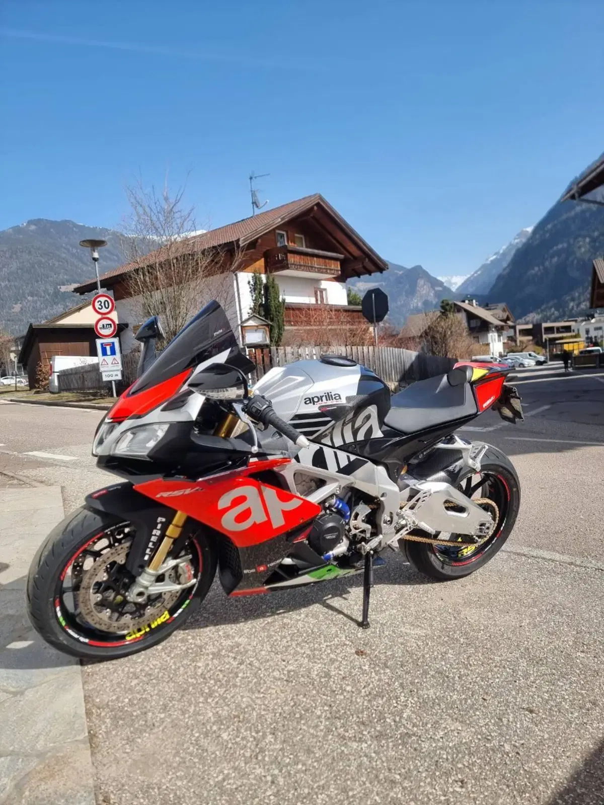 Aprilia RSV4 RF ABS (2015 - 17)