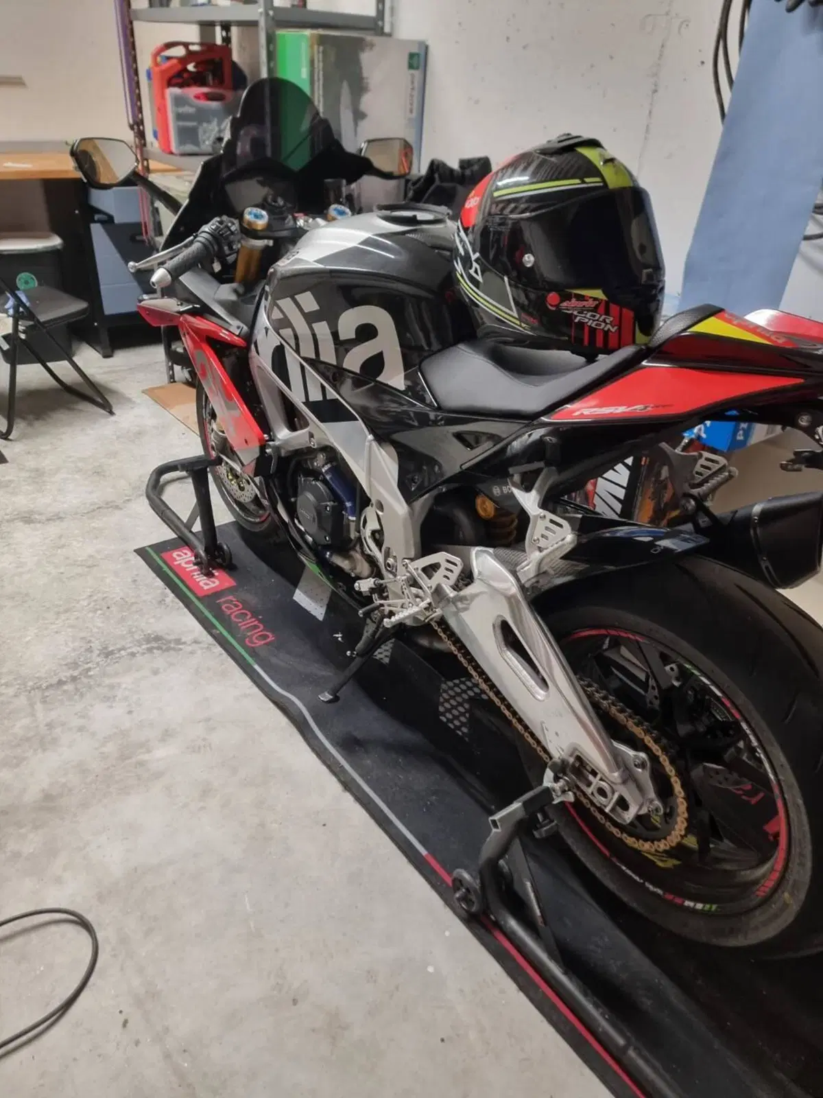 Aprilia RSV4 RF ABS (2015 - 17) (2)
