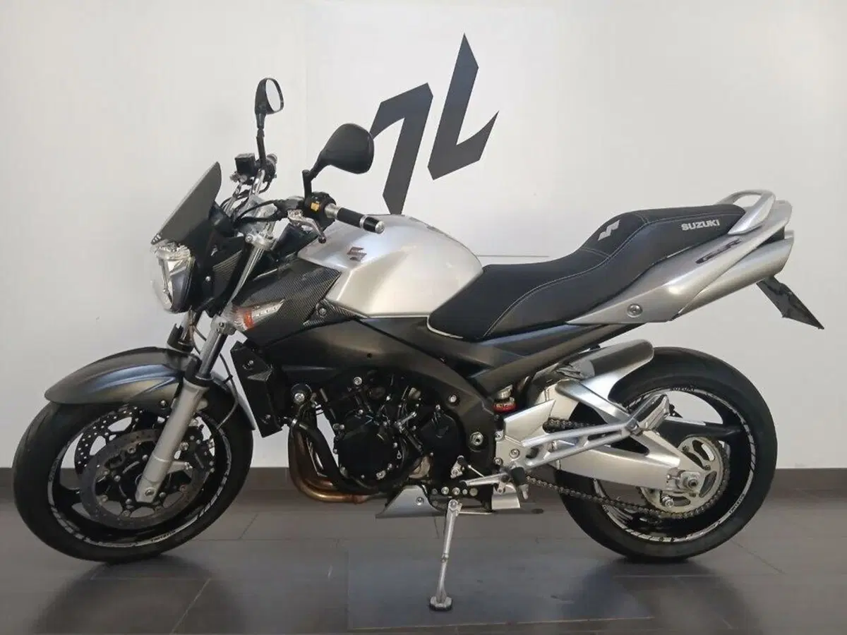 Suzuki GSR 600 (2006 - 11) (4)