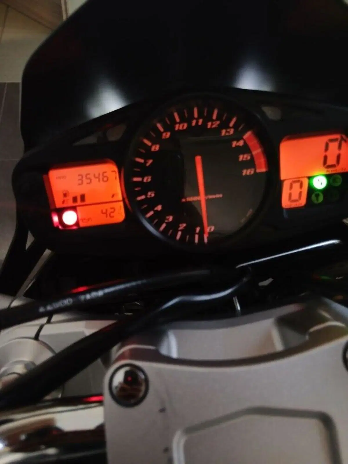 Suzuki GSR 600 (2006 - 11) (5)