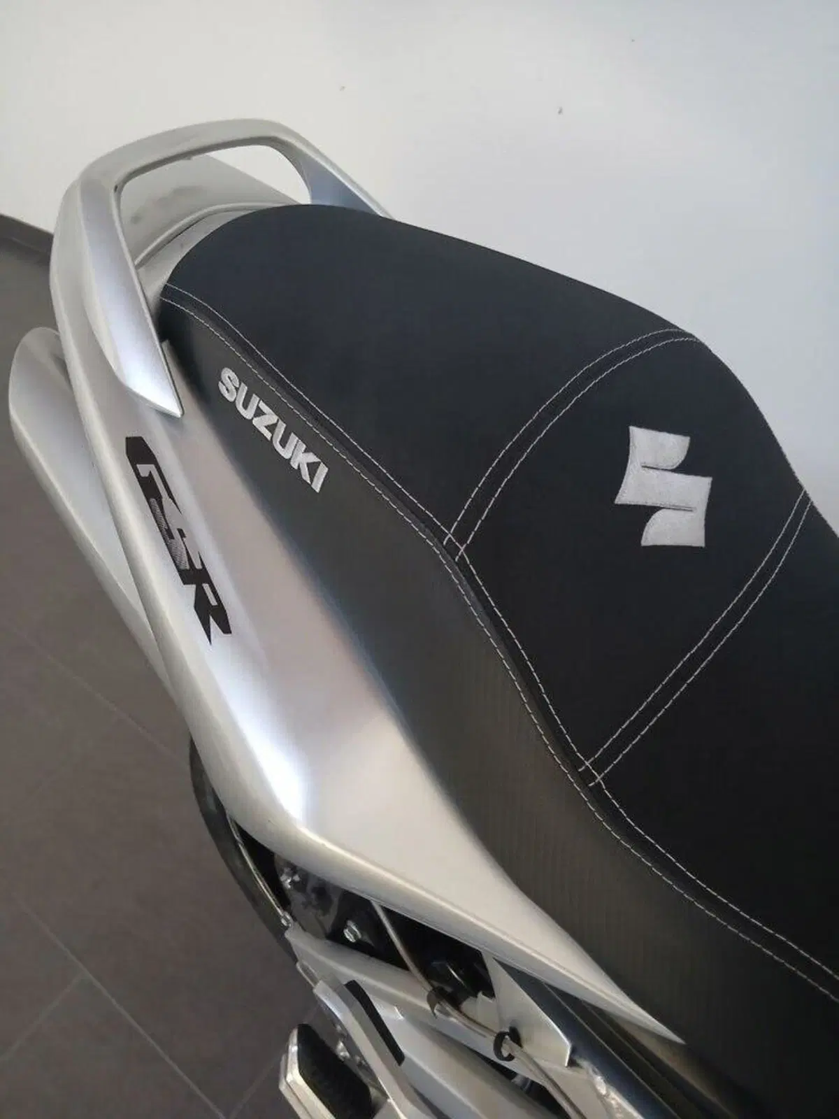 Suzuki GSR 600 (2006 - 11) (6)