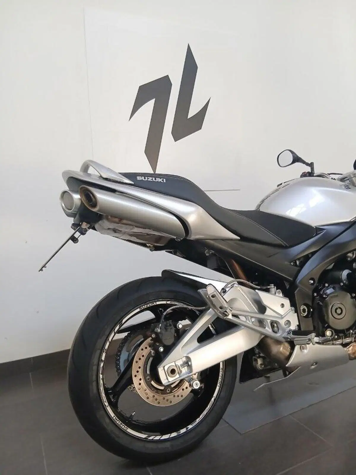 Suzuki GSR 600 (2006 - 11) (8)