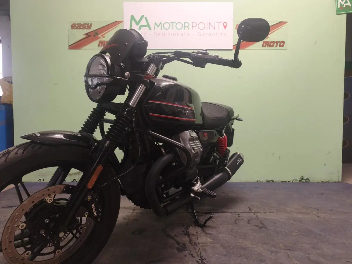 Moto Guzzi V7 Stone Special Edition (2022 - 25) (2)