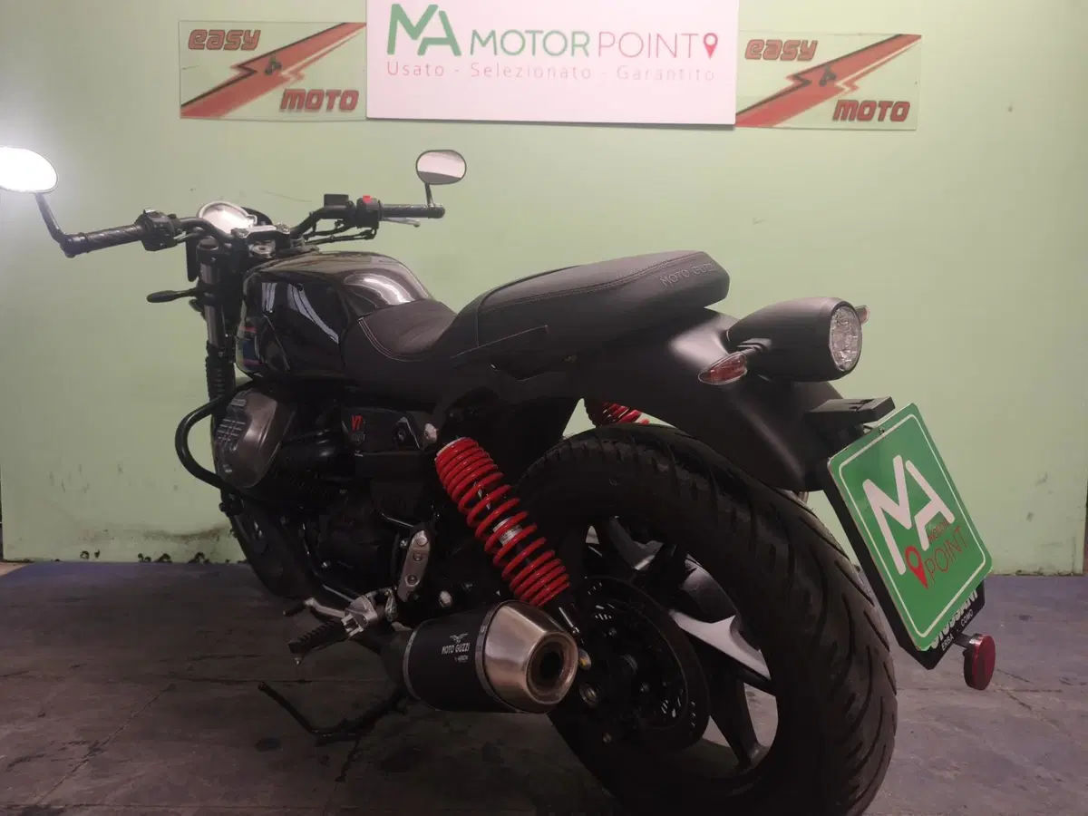 Moto Guzzi V7 Stone Special Edition (2022 - 25) (3)