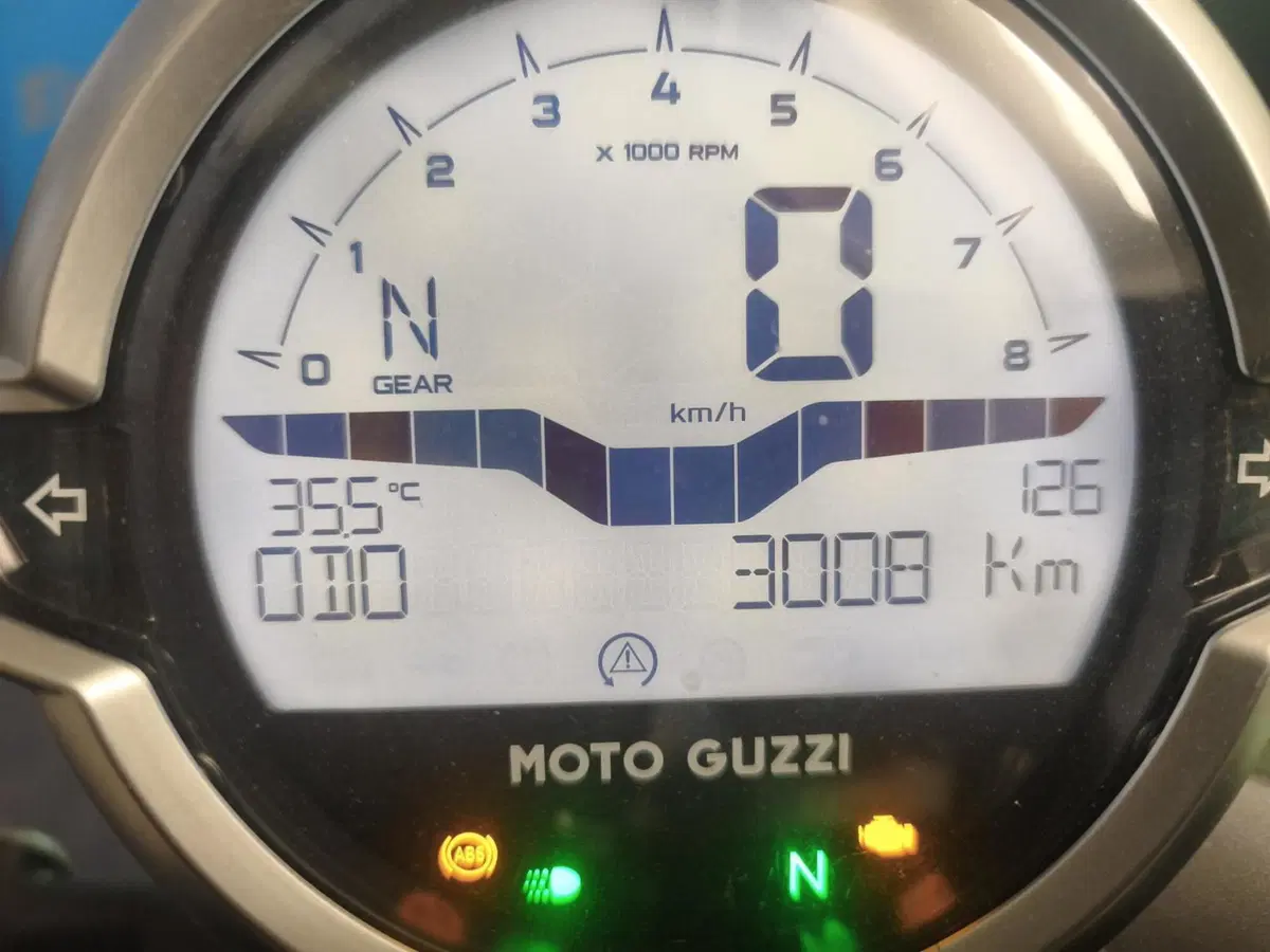Moto Guzzi V7 Stone Special Edition (2022 - 25) (6)