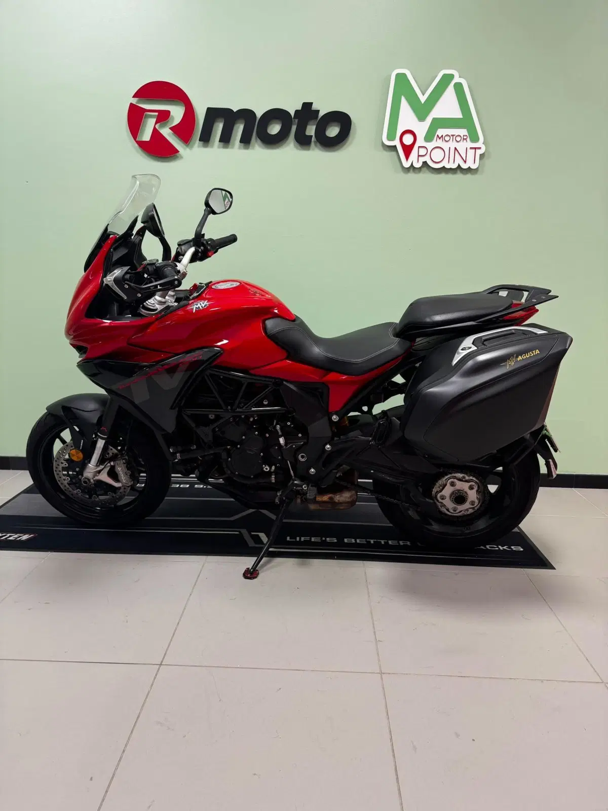 MV Agusta Turismo Veloce 800 (2020) (2)