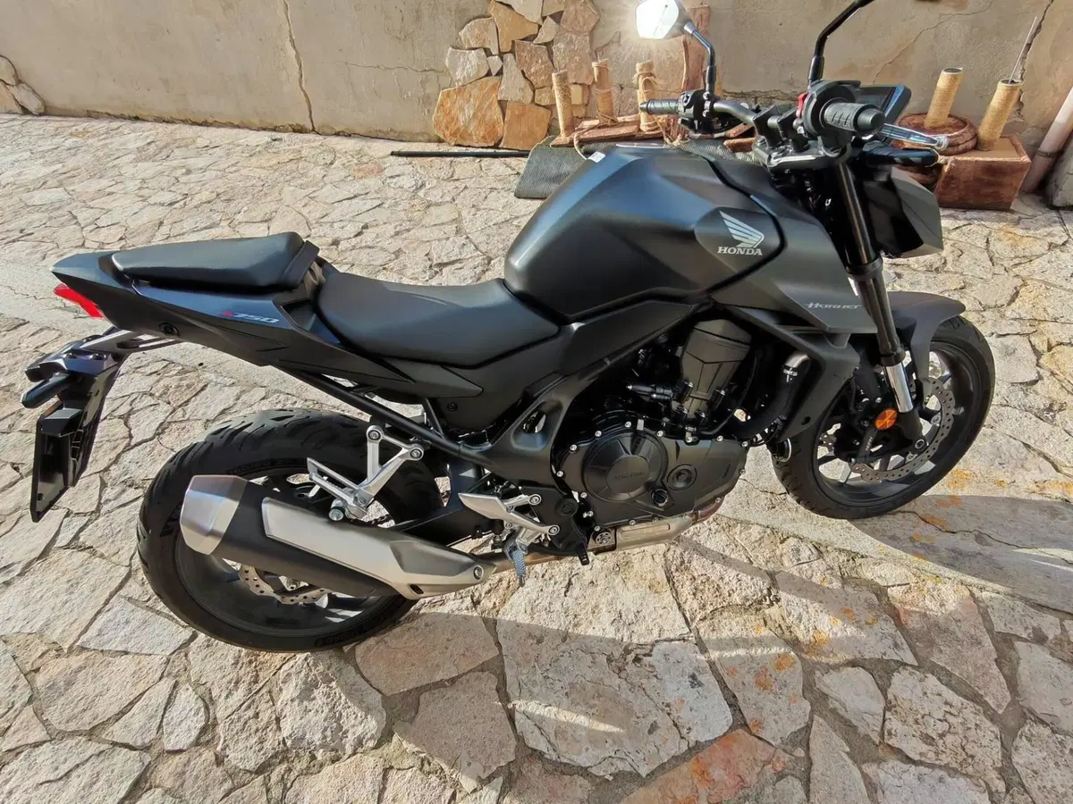 Honda CB 750 Hornet (2025) (3)