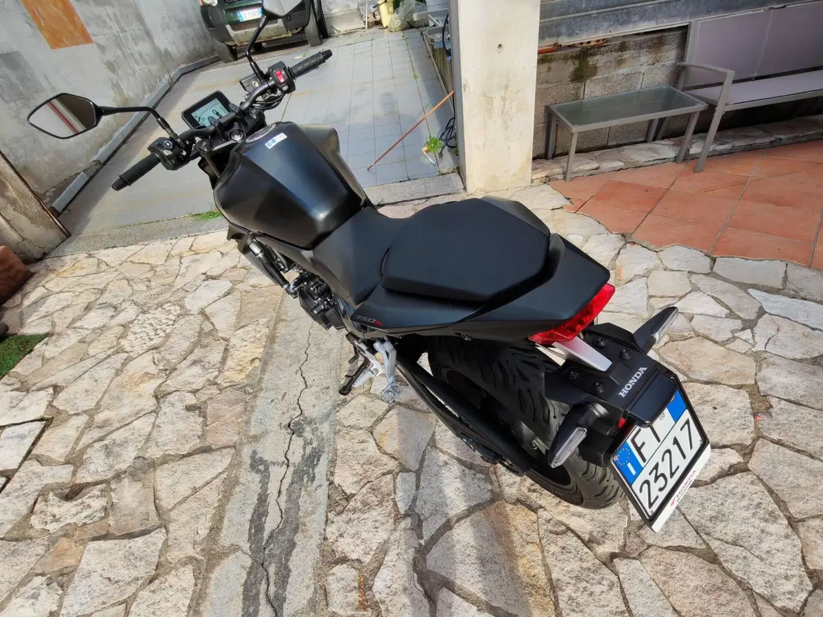 Honda CB 750 Hornet (2025) (4)