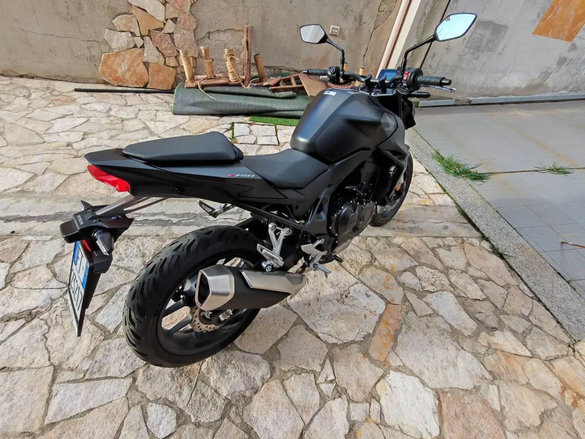 Honda CB 750 Hornet (2025) (5)