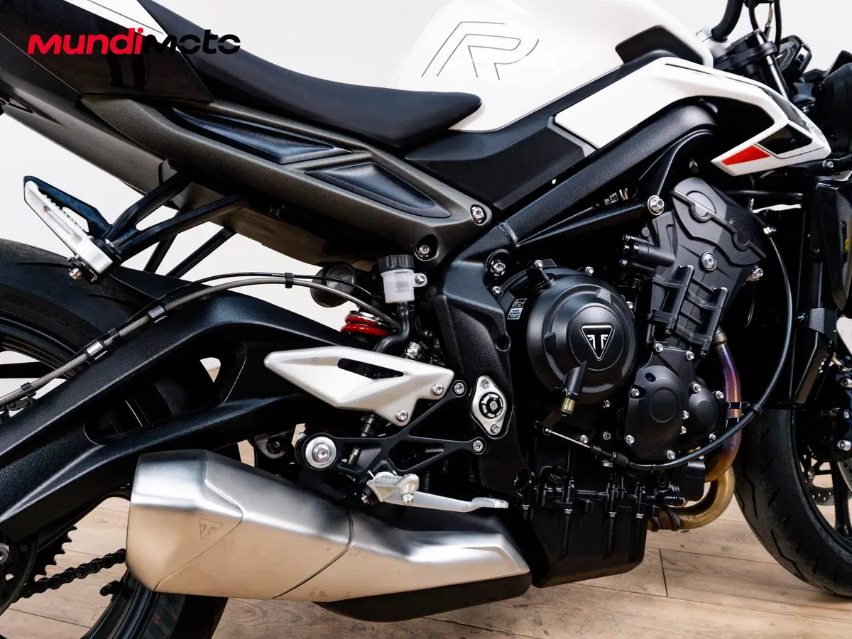 Triumph Street Triple 765 R (2023 - 26) (4)