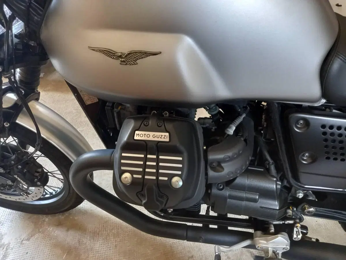 Moto Guzzi V7 III Rough (2018 - 20) (5)