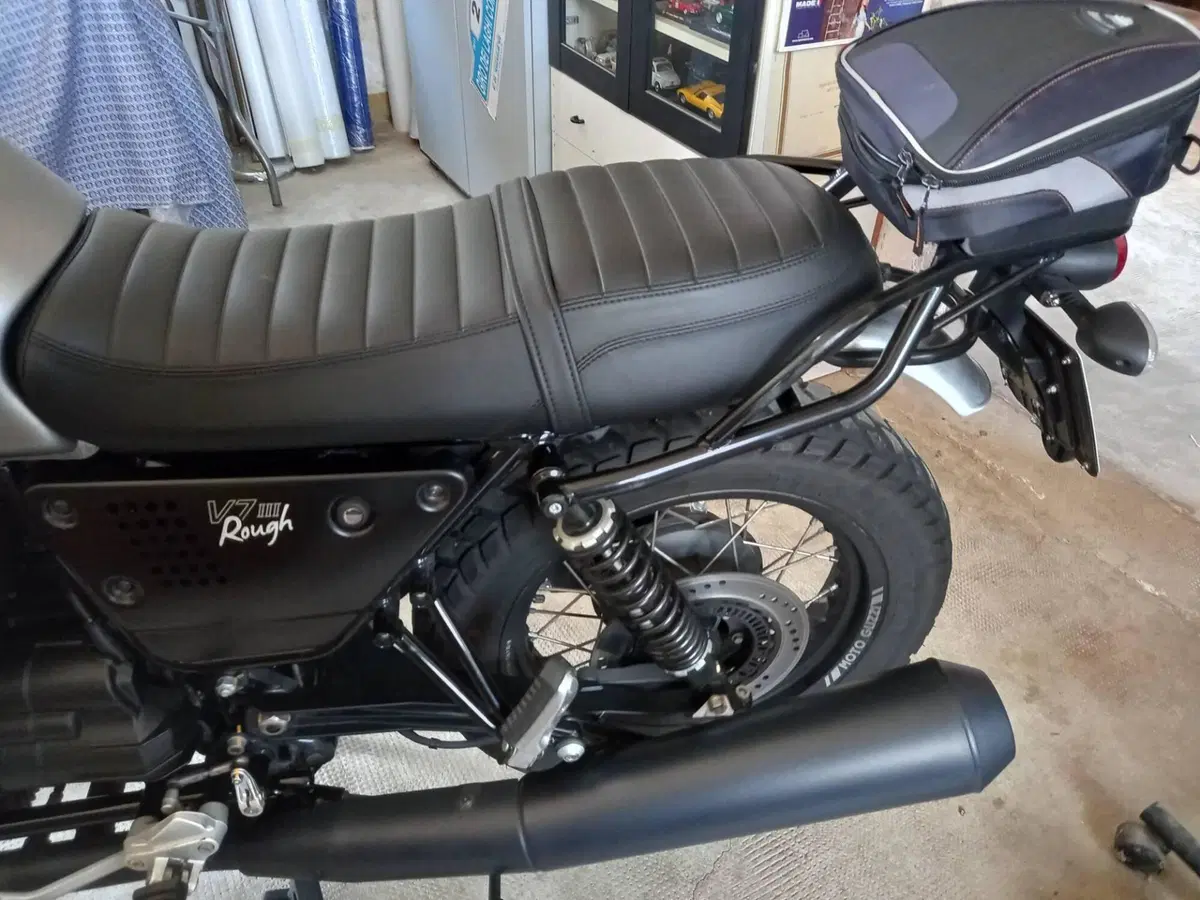 Moto Guzzi V7 III Rough (2018 - 20) (6)