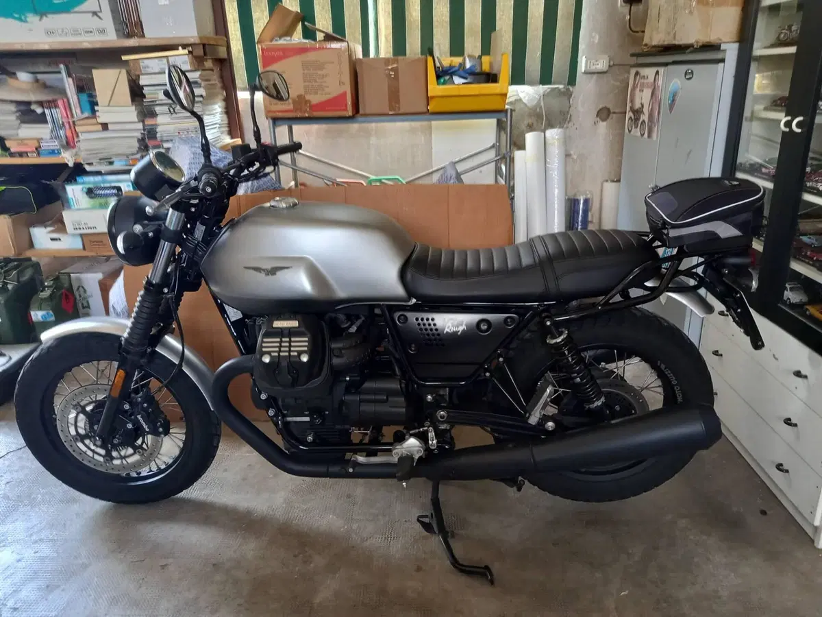 Moto Guzzi V7 III Rough (2018 - 20) (9)
