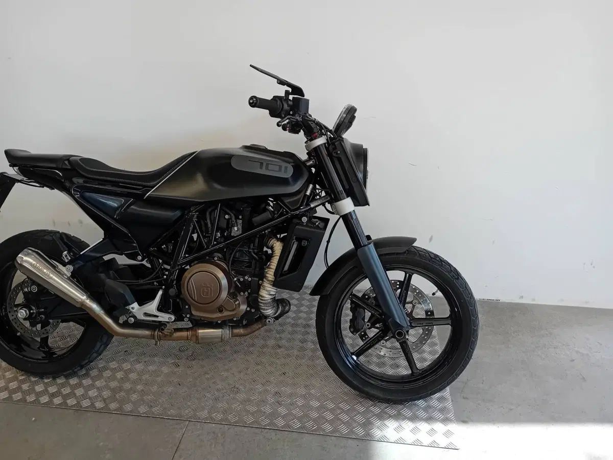 Husqvarna Svartpilen 701 (2020) (7)