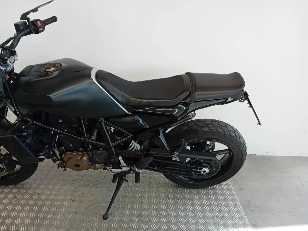 Husqvarna Svartpilen 701 (2020) (5)