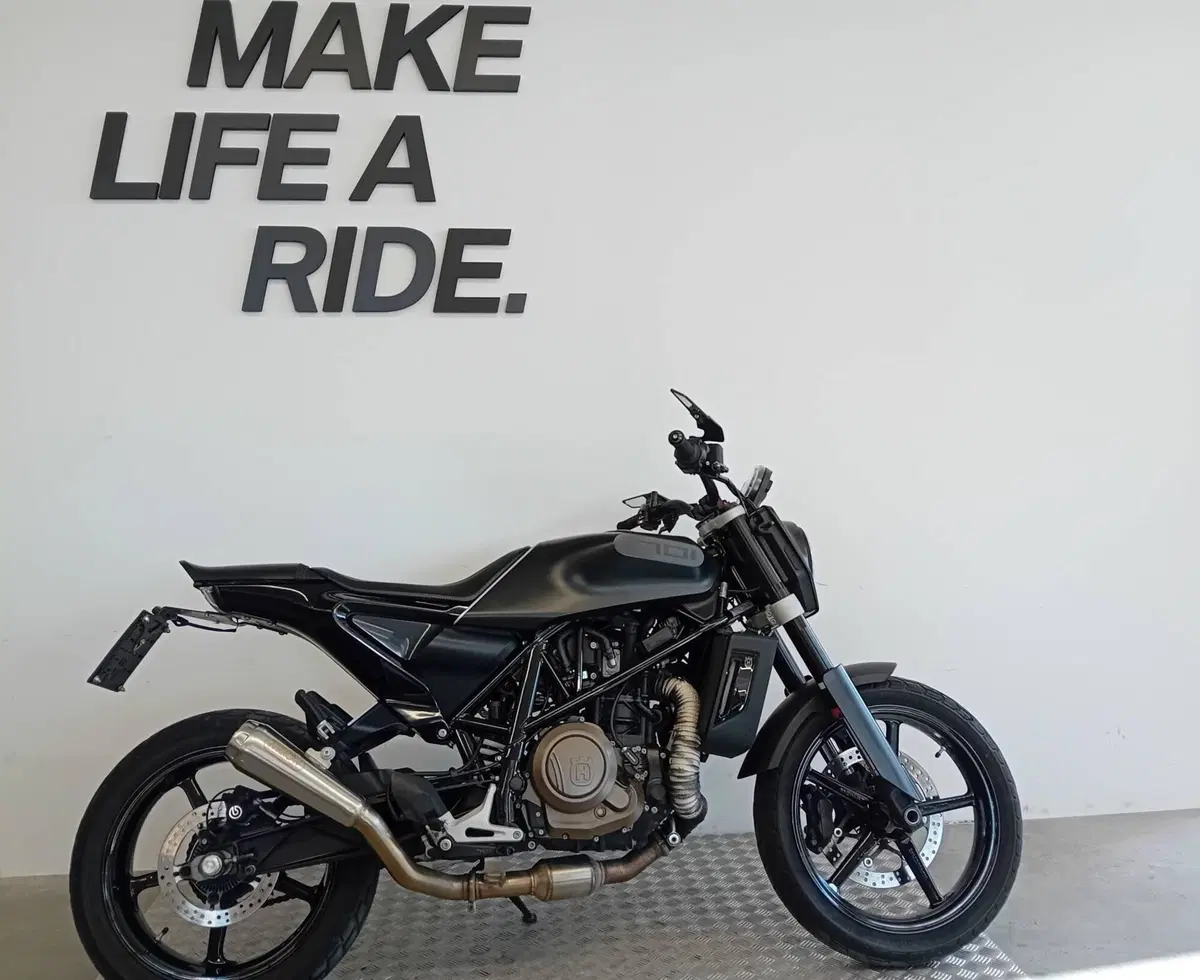 Husqvarna Svartpilen 701 (2020)