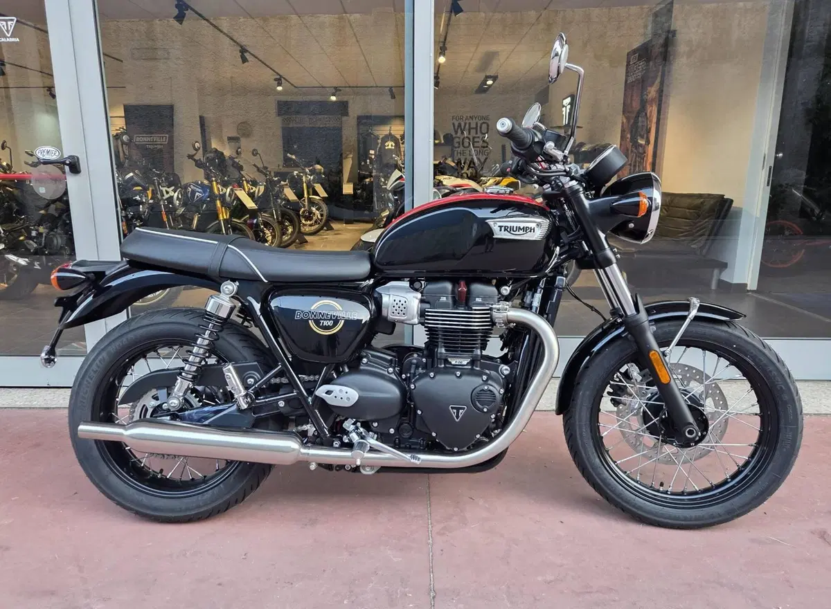 Triumph Bonneville T100 (2026) (2)