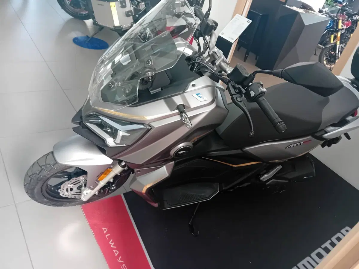 QJ Motor ATR 125 (2025 - 26) (7)