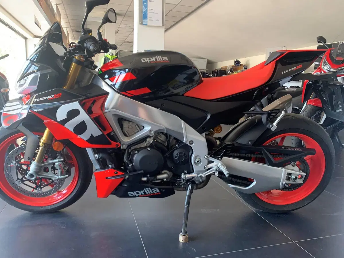 Aprilia Tuono V4 Factory (2021 - 24) (3)