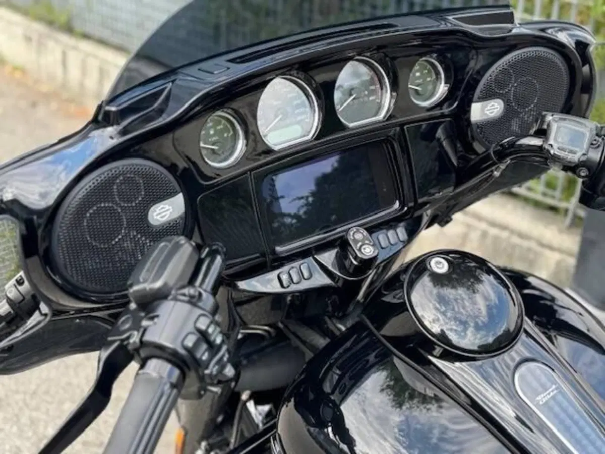 Harley-Davidson 114 Street Glide Special (2019 - 20) - FLHXS (8)
