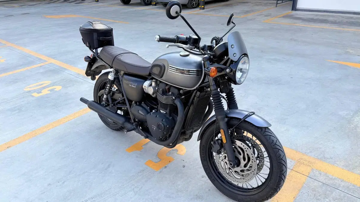 Triumph Bonneville T120 Black (2017 - 20) (4)