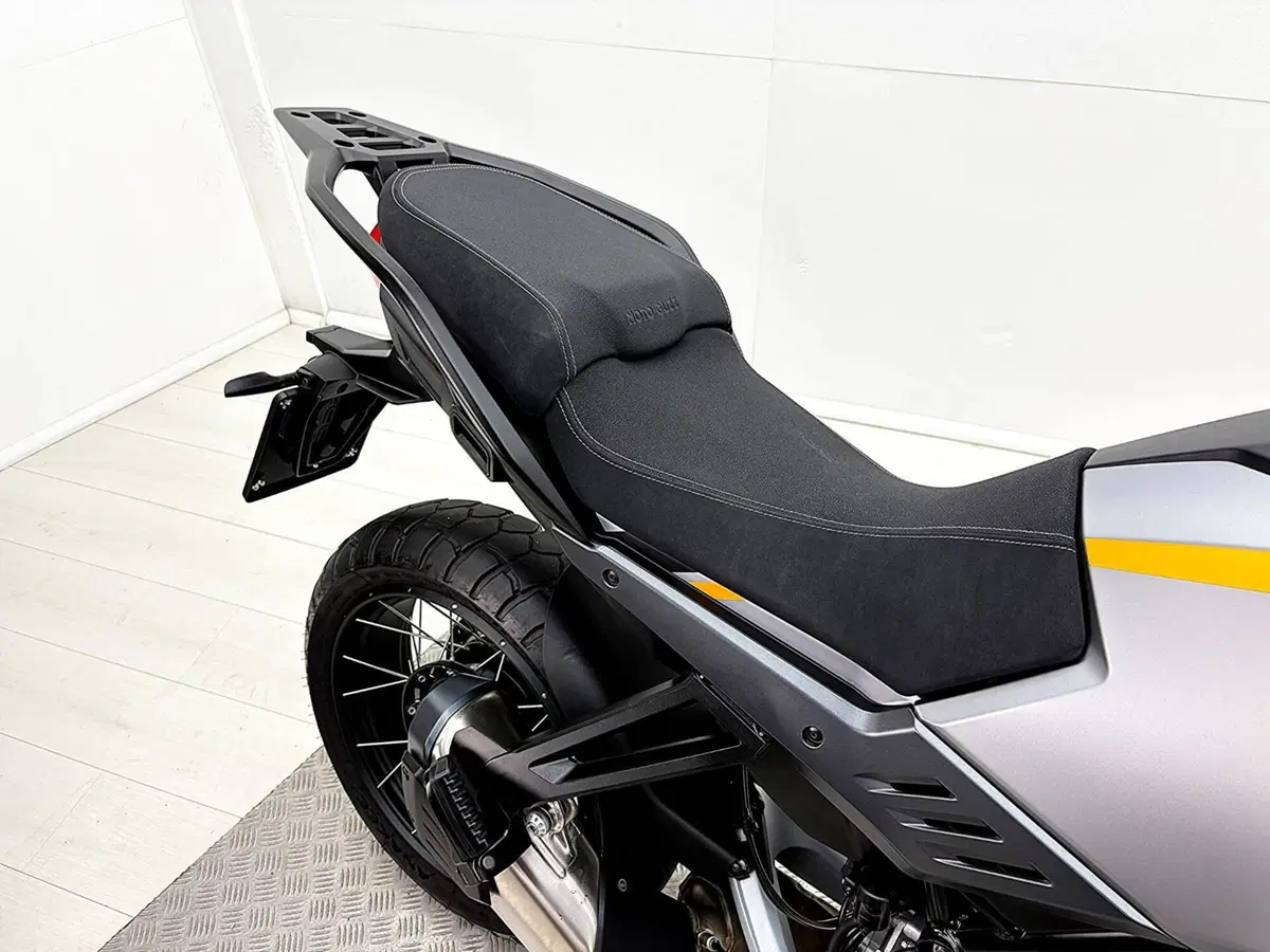 Moto Guzzi Stelvio (2024 - 26) (19)
