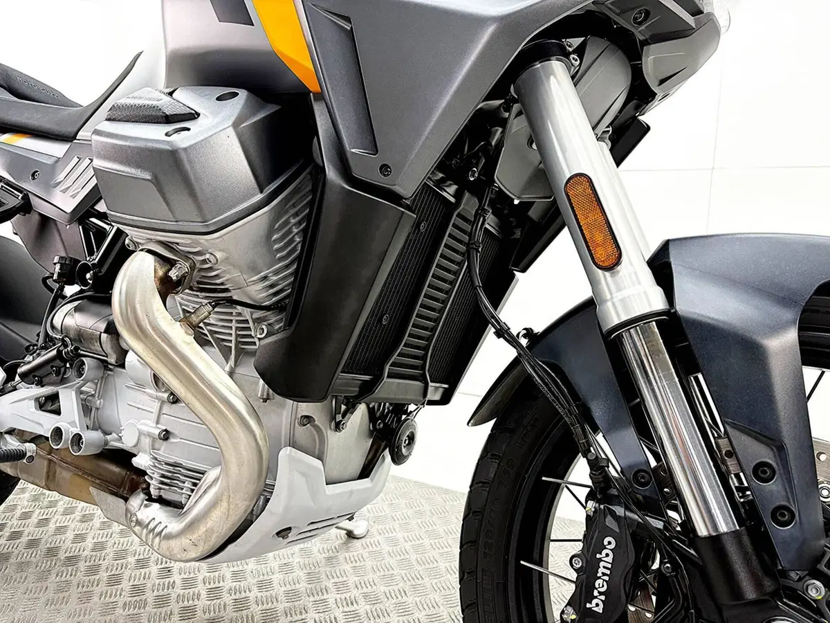 Moto Guzzi Stelvio (2024 - 26) (11)