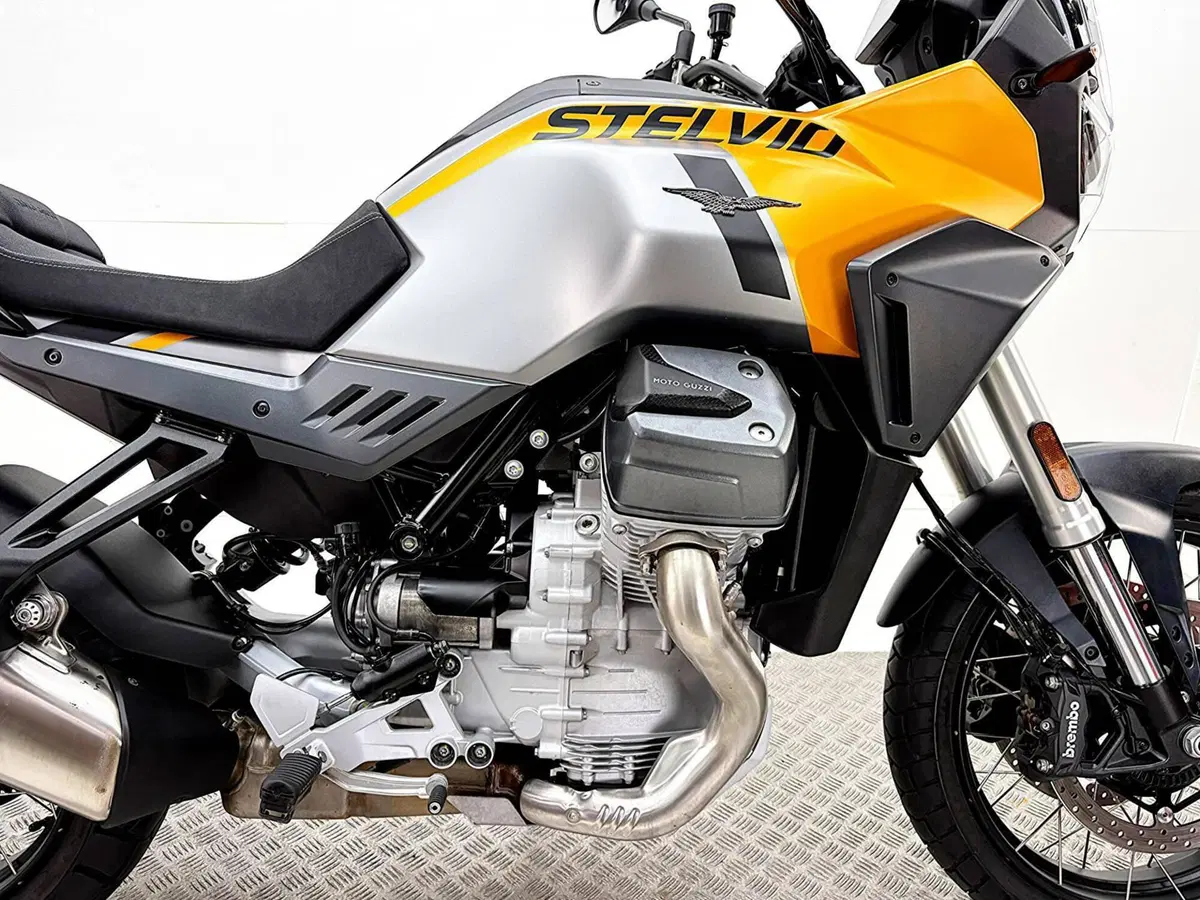 Moto Guzzi Stelvio (2024 - 26) (8)