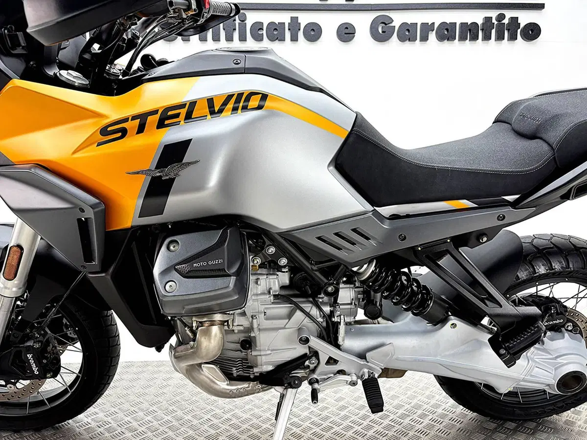 Moto Guzzi Stelvio (2024 - 26) (16)