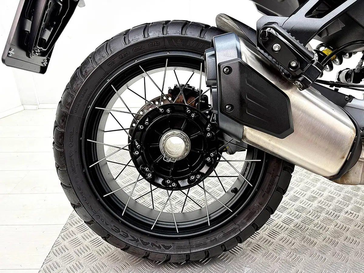 Moto Guzzi Stelvio (2024 - 26) (6)