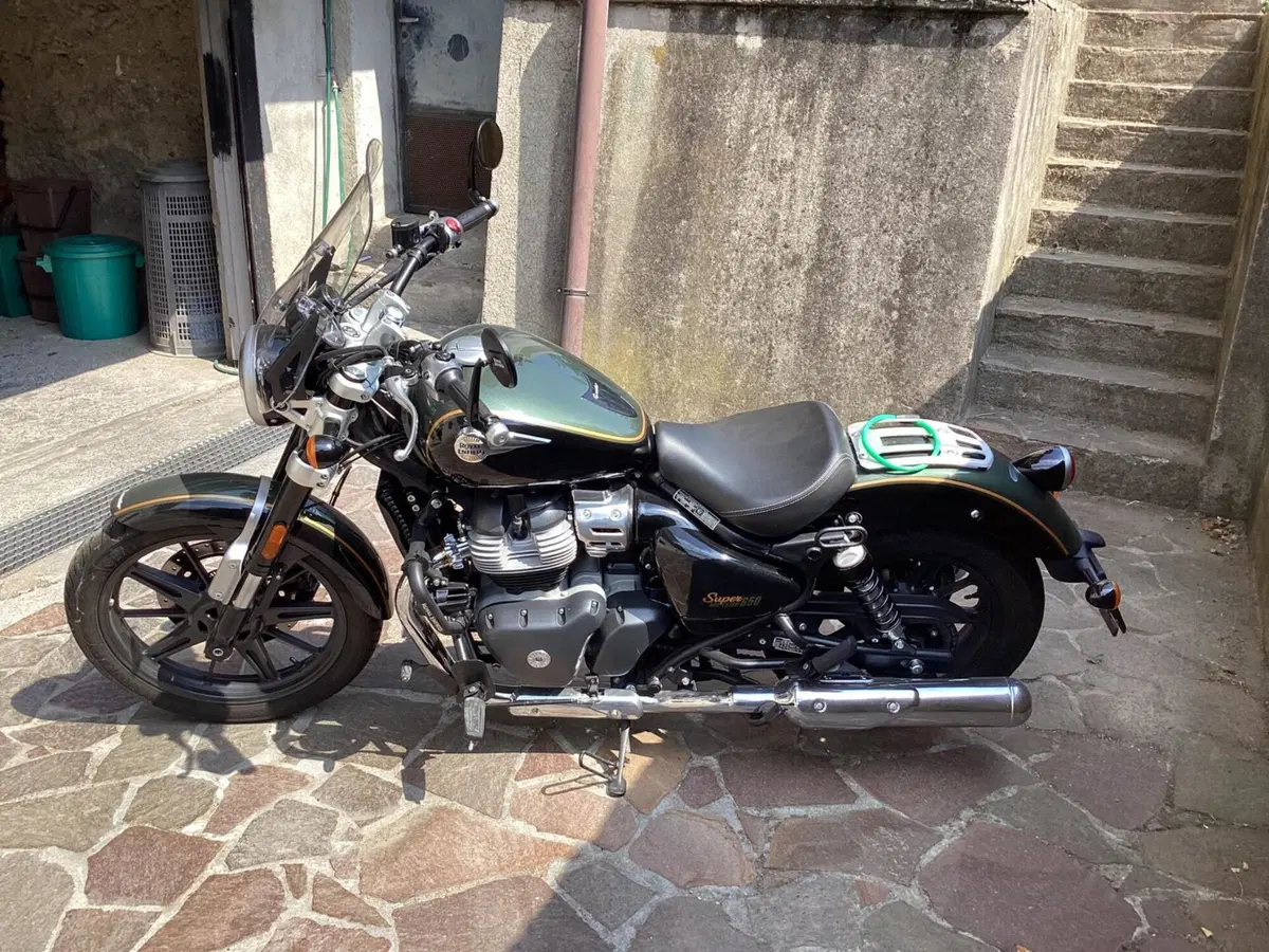 Royal Enfield Super Meteor 650 (2023 - 26) (3)