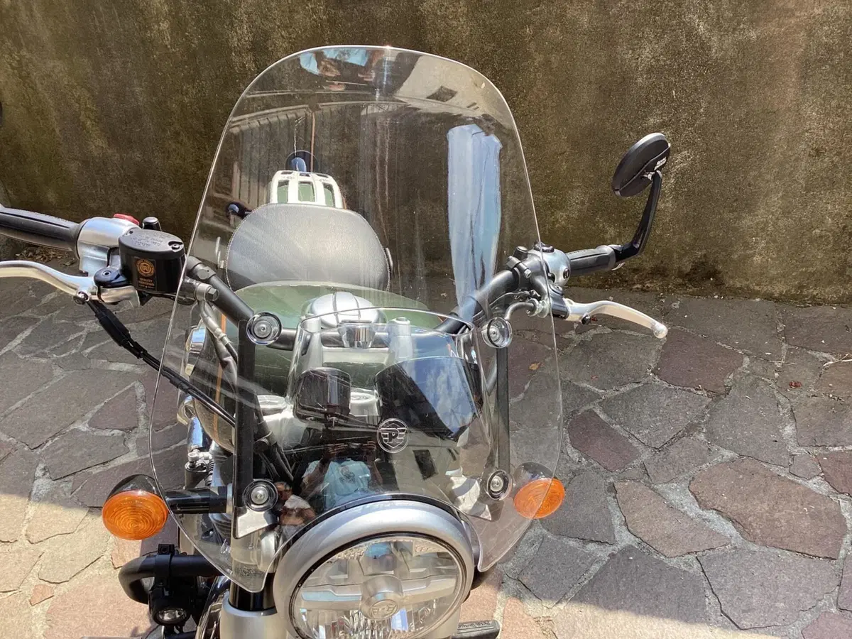 Royal Enfield Super Meteor 650 (2023 - 26) (6)