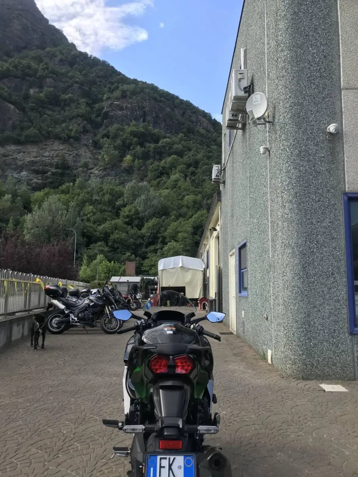 Kawasaki Ninja H2 SX SE (2023 - 26) (2)