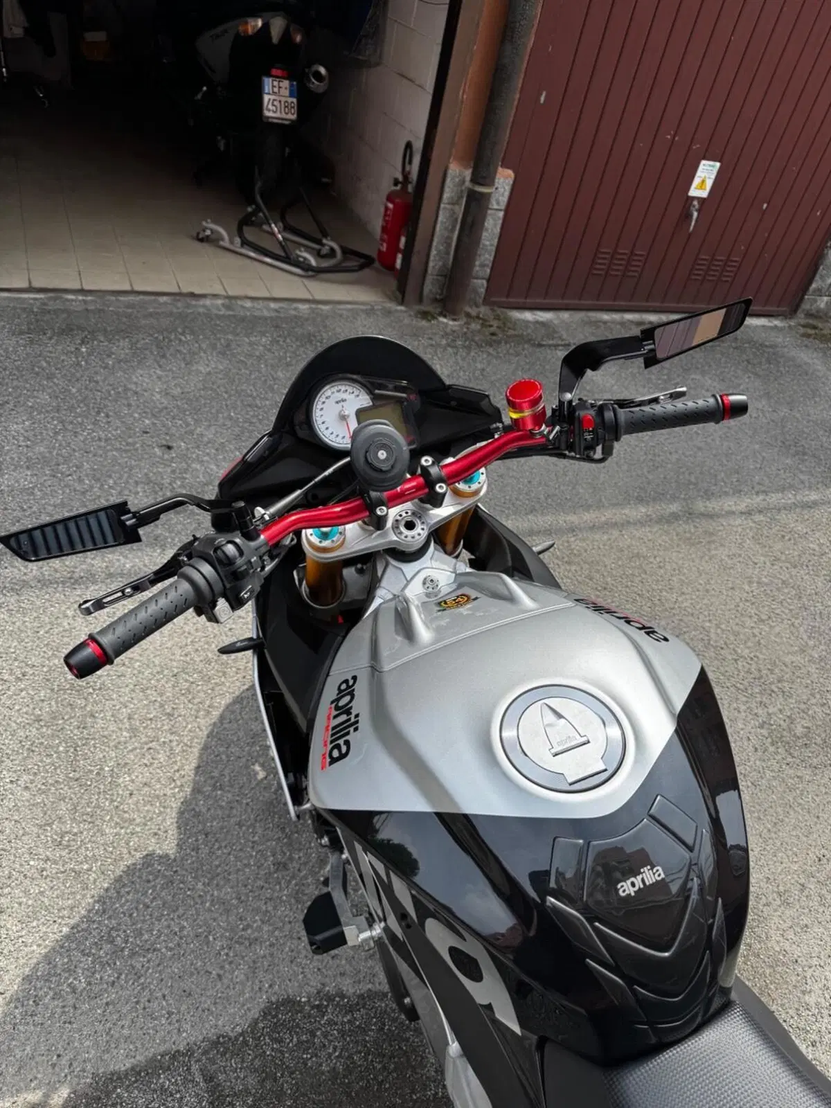 Aprilia Tuono V4 Factory (2015 - 17) (2)