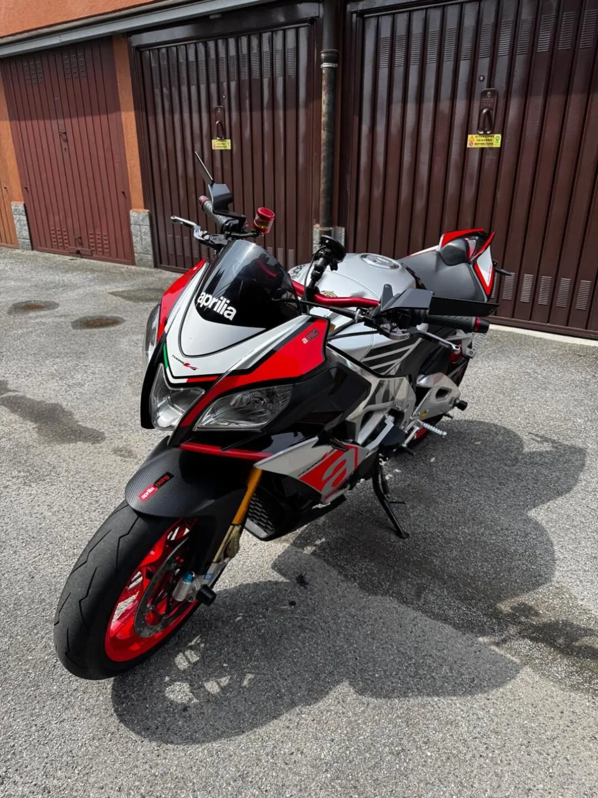 Aprilia Tuono V4 Factory (2015 - 17) (3)