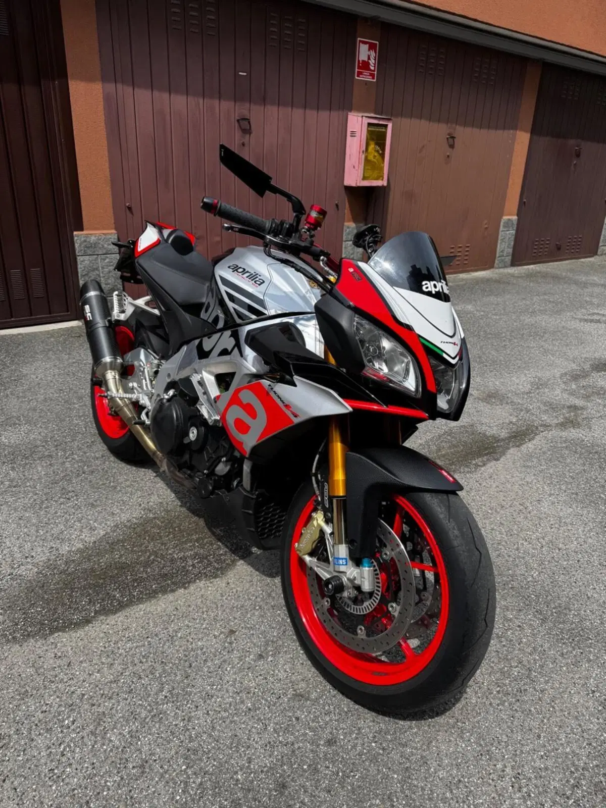 Aprilia Tuono V4 Factory (2015 - 17) (4)